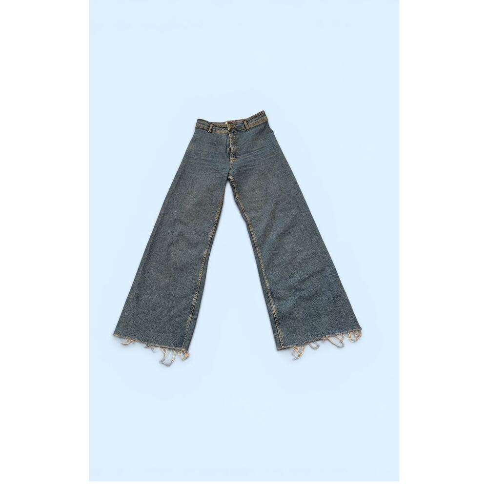 Zara Jeans Fringe Bottom Slight Flare High Rise Jeans Square Back Pockets US 6